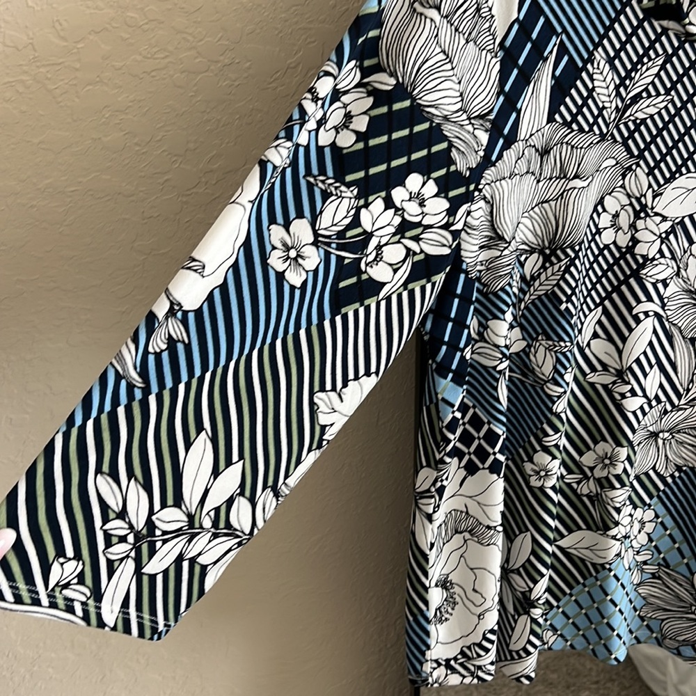 Easy wear by Chico’s Modern Floral Print Size 3 - Picture 4 of 12